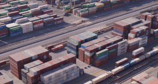 بزرگترین کشتی کانتینری در بندر شهیدرجایی پهلو گرفت