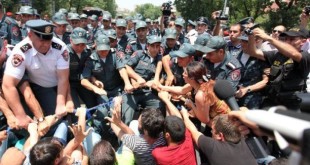 تظاهرات مردم ارمنستان در اعتراض به تصمیم افزایش بهای برق