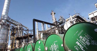 کاهش قیمت نفت به کمتر از 50 دلار در آخرین روز کاری بازارهای جهانی