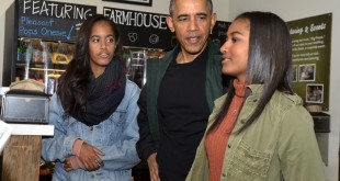 اوباما و دخترانش در کتاب‌ فروشی