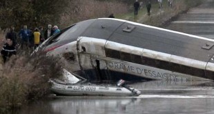 خروج یک قطار سریع السیر از ریل در فرانسه