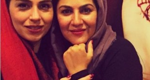 ستاره اسکندری در کنار تیناپاکروان پس از اجرای نمایش در پاریس