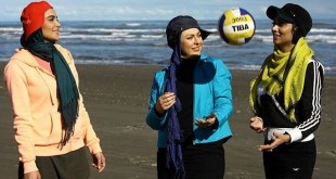 ​نیوشا ضیغمی و دوستان با تیپ متفاوت در ساحل!
