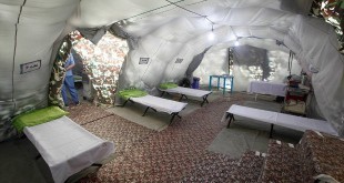 هلال احمر بیمارستان صحرایی برپا کرد